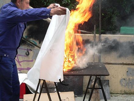 Fire Blanket Selimut Api Tonata 1,2 x 1,2 m - Image 2