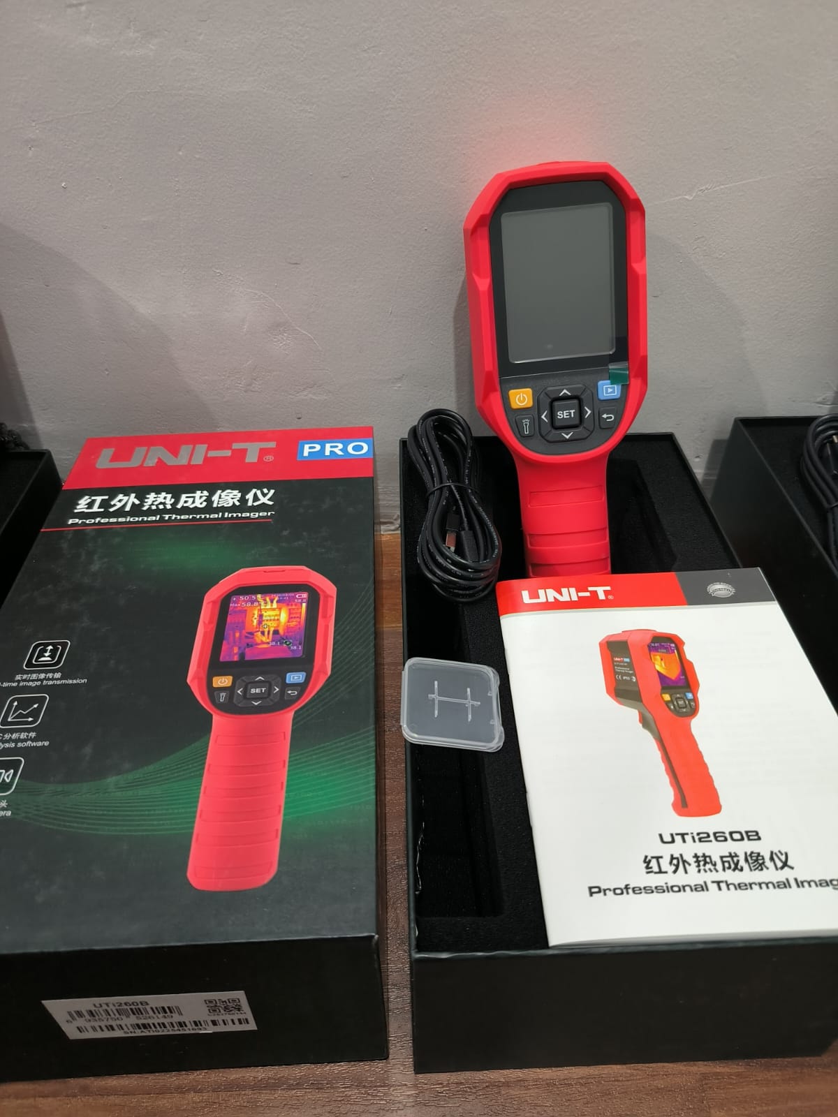 UNI-T-UTi260B-Real-Time-Thermal-Imaging-Camera-3