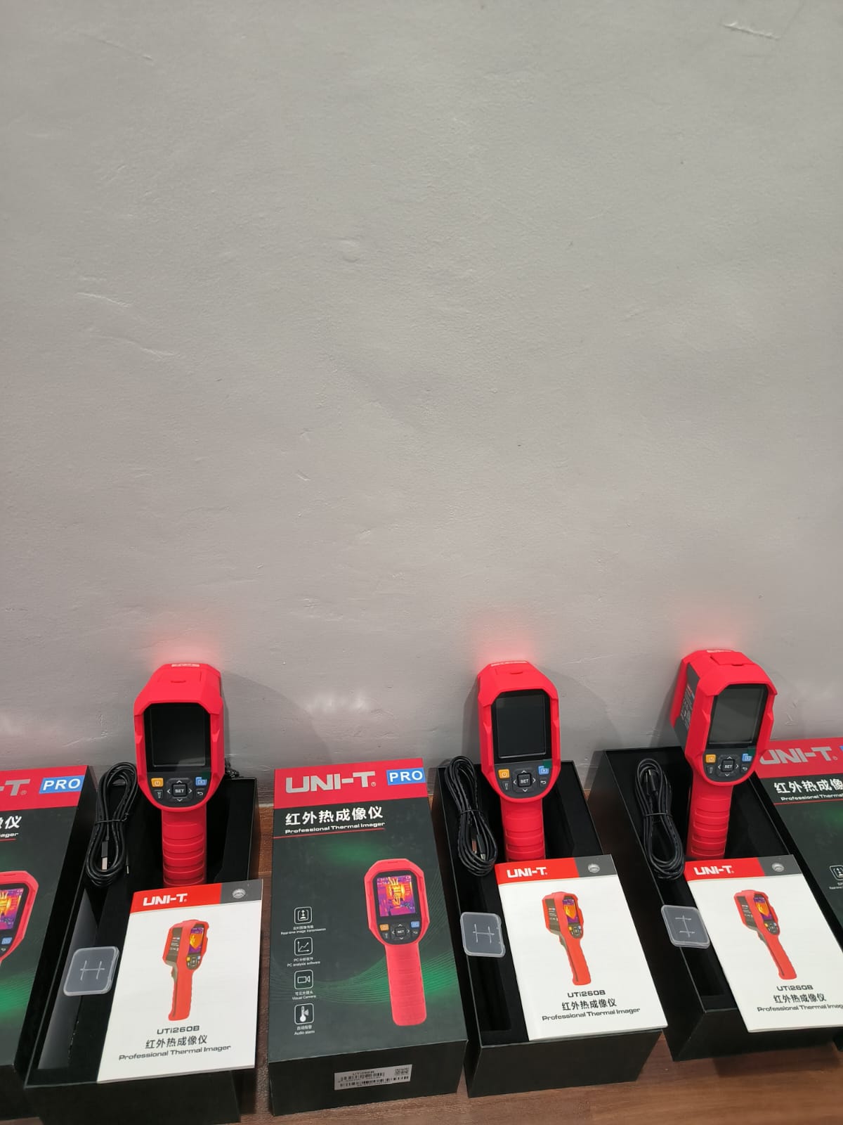 UNI-T-UTi260B-Real-Time-Thermal-Imaging-Camera